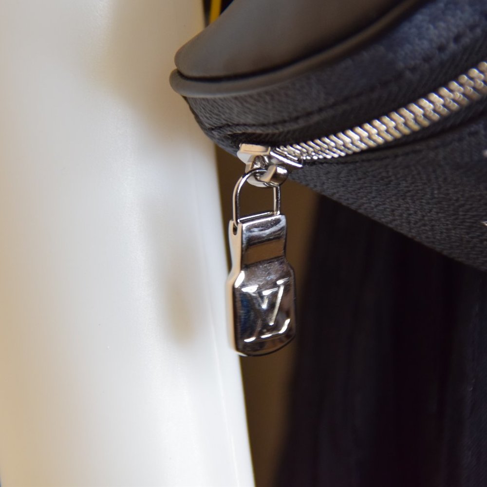 NEW UNUSED LOUIS VUITTON DAMIER GRAPHITE BUMBAG - Picture 7 of 15